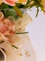 Vaza decorata cu dantela si trandafiri